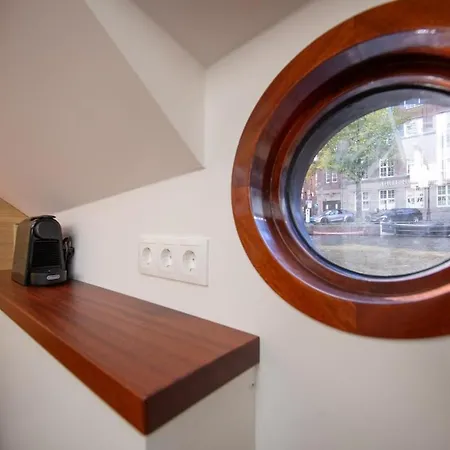 아파트 Canal On Houseboat *