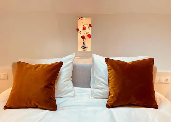 Canal On Houseboat Apartament *