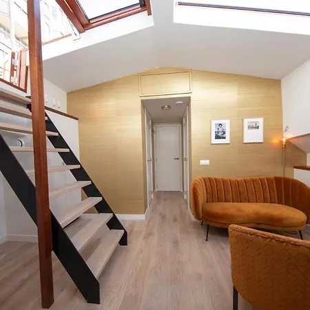 Apartment Canal On Houseboat Amsterdam